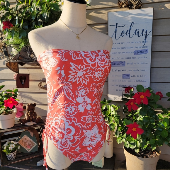 BEACH HOUSE ♡ Gorgeous Coral 'n White Strap(Less) Tie Back Adj Swimsuit 12 - Picture 3 of 17